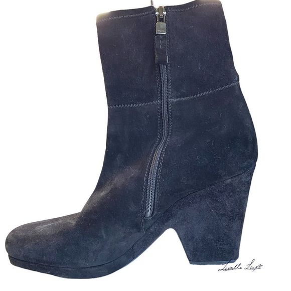 Dark Knight: Prada suede ankle boots. Made in Italy - Picture 6 of 15
